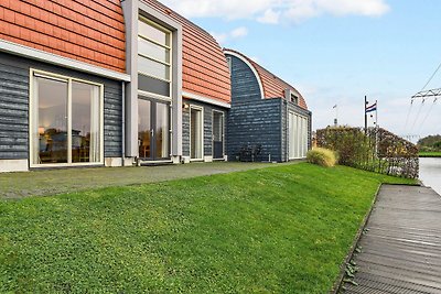 Ferienhaus mit Sauna, direkt am Wasser...