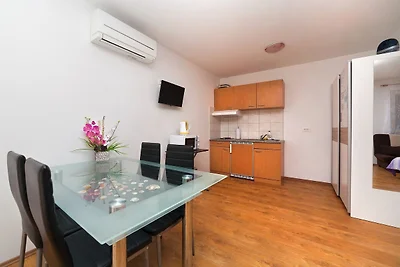 Apartments Barbara with Swimming Pool - Studi...