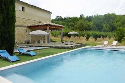Ferienhaus mit Gemeinschaftspool in Malaucene