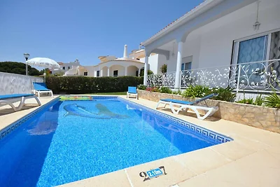 Geräumige Villa im Ferienort Vilamoura mit pr...
