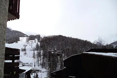 Studio für 4 Personen, Center Station