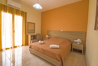 Huis bij Souda Strand met Zwembad