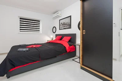 De Luxe Three Bedroom Apartment with Hot-Tub