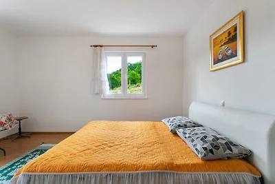 Uriges Ferienhaus in Ričice-Imotski in der Nä...