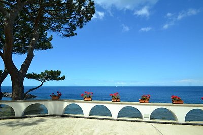 Apartment with terrace, overlooking the sea, ...