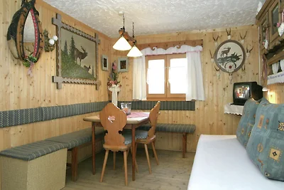 Chalet in Caroles con una foresta vicina