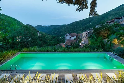 Palazzo vicino a Lucca con piscina infinita