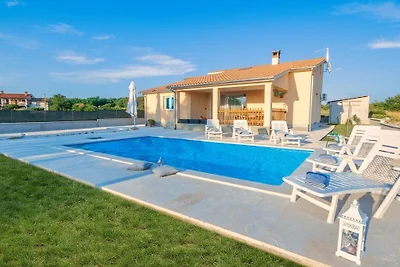 Ferienhaus in Žminj mit Schwimmbecken