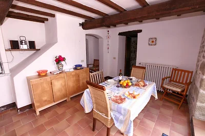 Due dimore caratteristiche in una tenuta in...