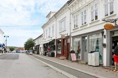 5 Personen Ferienhaus in Risør-By Traum