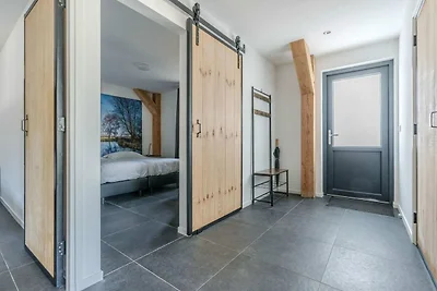 Bungalow con tetto di paglia e terrazza...