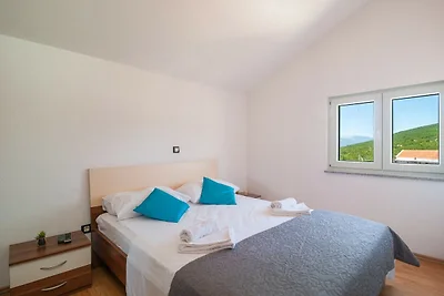 Villa Homeland - Five-Bedroom Home