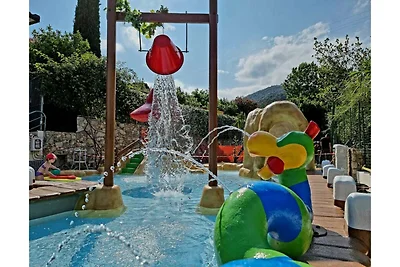 Mobilheim auf einem Campingplatz in Pietra...