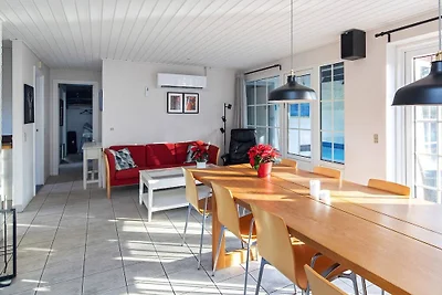 12 Personen Ferienhaus in Væggerløse