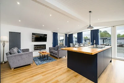 PADDOCK LODGE| DELUXE 2 BED CHALET