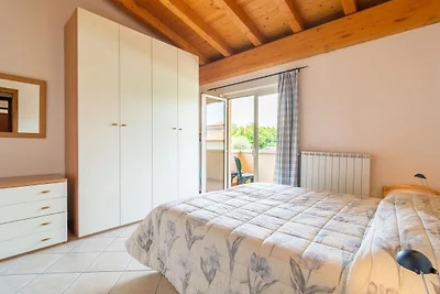 Appartamento panoramico a Salò con piscina