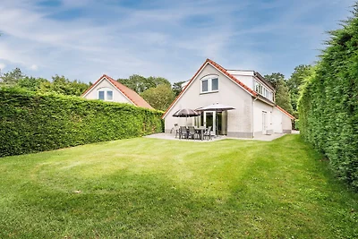 Hochwertige Villa im Grünen