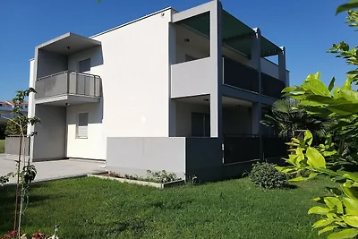 Moderne Wohnung in Kaštel Štafilic mit eingez...