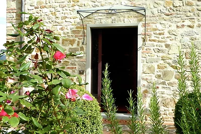 Ferienhaus in Montecarelli mit Pool
