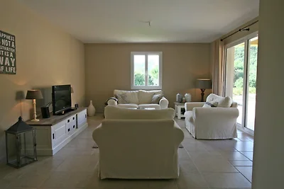 Eigentijdse villa met zwembad