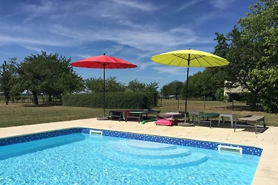 Komfortables Ferienhaus mit Schwimmbad