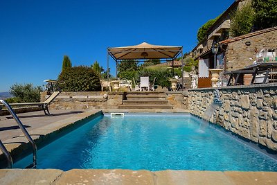 Ampia villa con piscina a Cortona (Toscana)