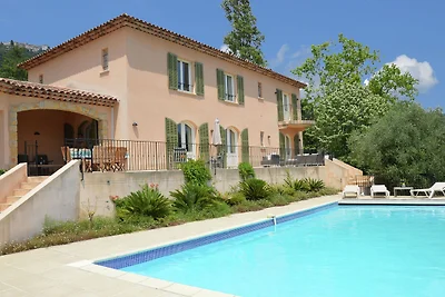 Villa moderna con piscina privata a Cabris