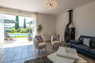 Villa mit Swimmingpool, Sauna, Fitness,...