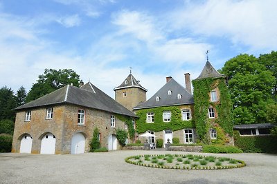 Gemütliches Schloss in Bastogne mit Whirlpool