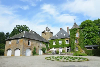 Schloss in Bastogne mit Garten