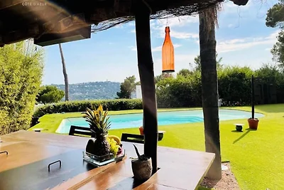 Architektenvilla mit Pool mit Meerblick