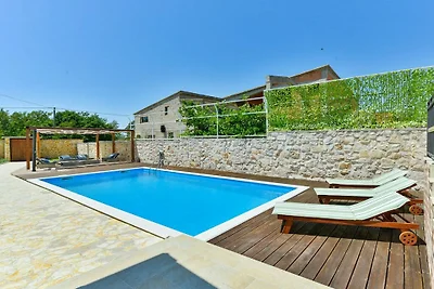 Villa in pietra Anita con piscina