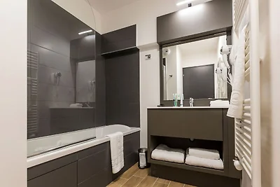 Appartamento ammobiliato in una città...