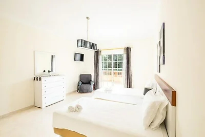 Villa in Carvoeiro mit Pool und Grill