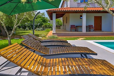 Villa in Krnica met zwembad