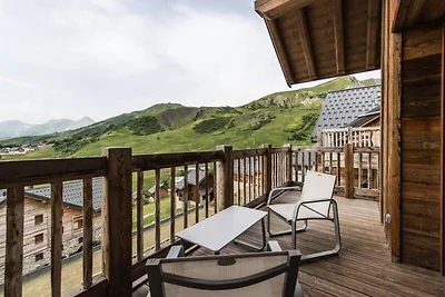 Ampio appartamento in legno antico sulle pist...