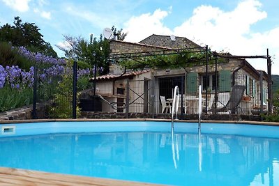 A beautiful, completely renovated village hou...