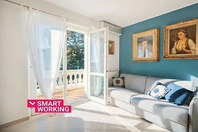 Art Apartment with Sea View