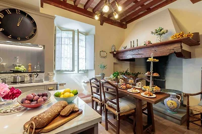 VILLA IL CASTELLO: Vibrante Santuario di Colo...