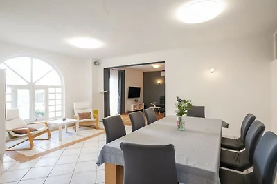 House Rose with Garden and Pool - Three Bedro...