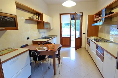Villa in Valderice met Zwembad en Tuin