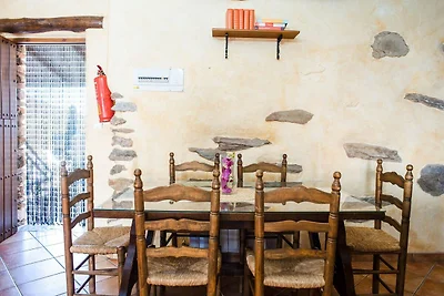 Rustico cottage a Laroya con piscina e...