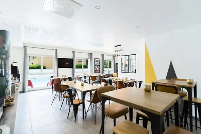 Appartamento a Lione con Piscina e Terrazza