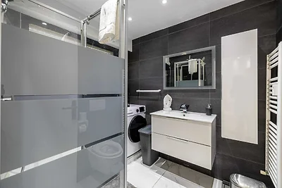 Appartement met terras en uitzicht op zee, op...