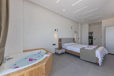 Villa in Kalkan mit Schwimmbecken