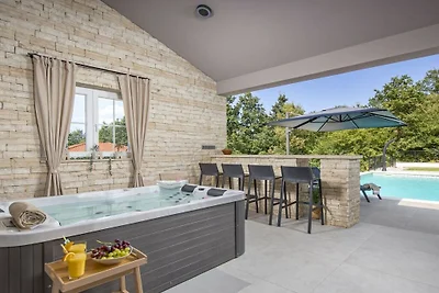 Villa in Labin met zwembad