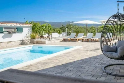 Zara con piscina idromassaggio riscaldata