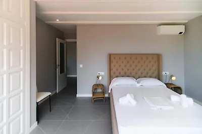 Villa in Roses mit Pool und Blick auf die...