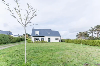Nieuw huis met zwembad vlakbij het strand.