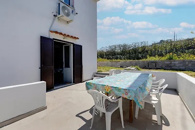 Villa mit Terrasse und Klimaanlage und...